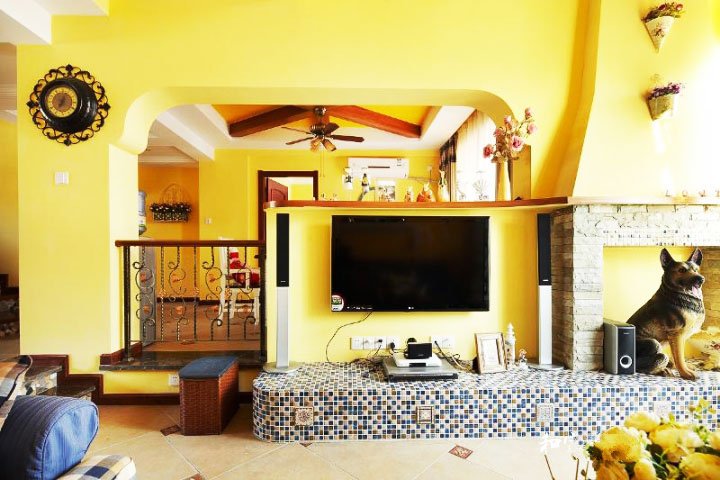 国外超美地中海风格黄色电视背景墙装修效果图